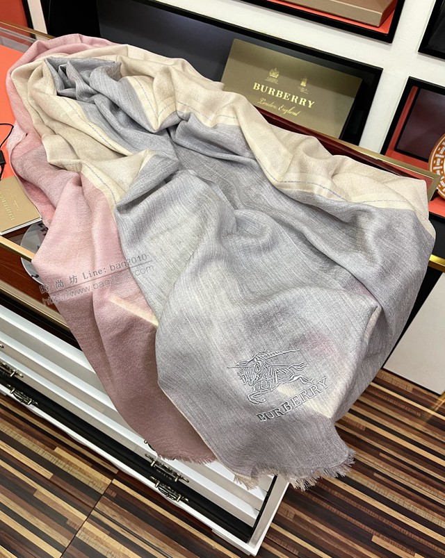Burberry女士羊絨圍巾披肩 巴寶莉2021新款經典格圍巾  mmj1204